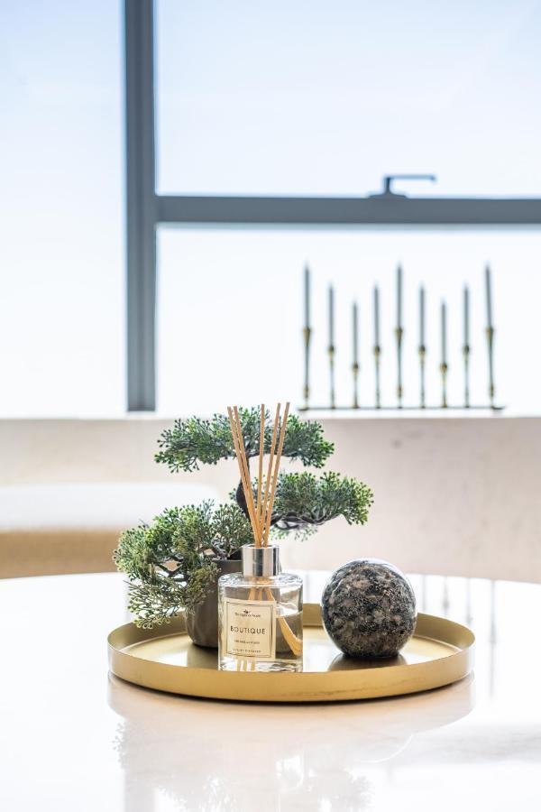 Ultra Luxury Palm Tower With Shared Hotel Facilities Dubaj Kültér fotó